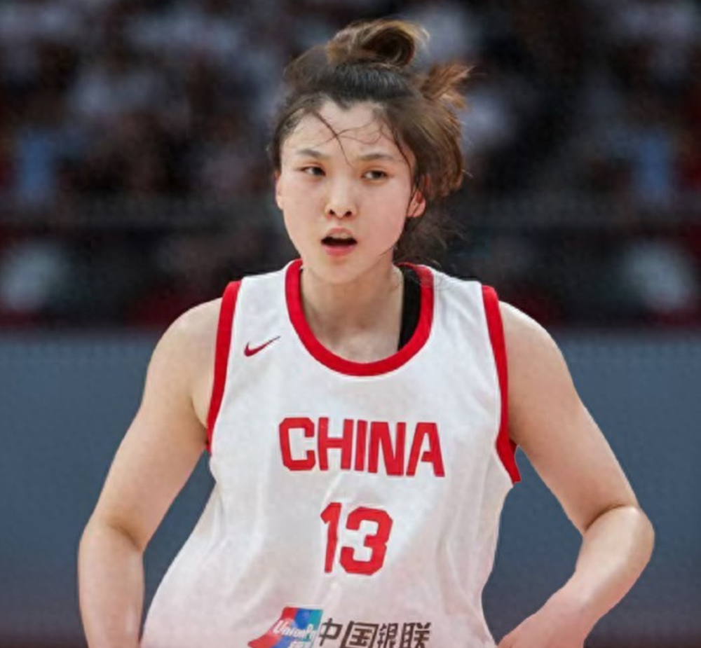 乐鱼官网-女子篮球联赛球队在最新比赛中杀出重围