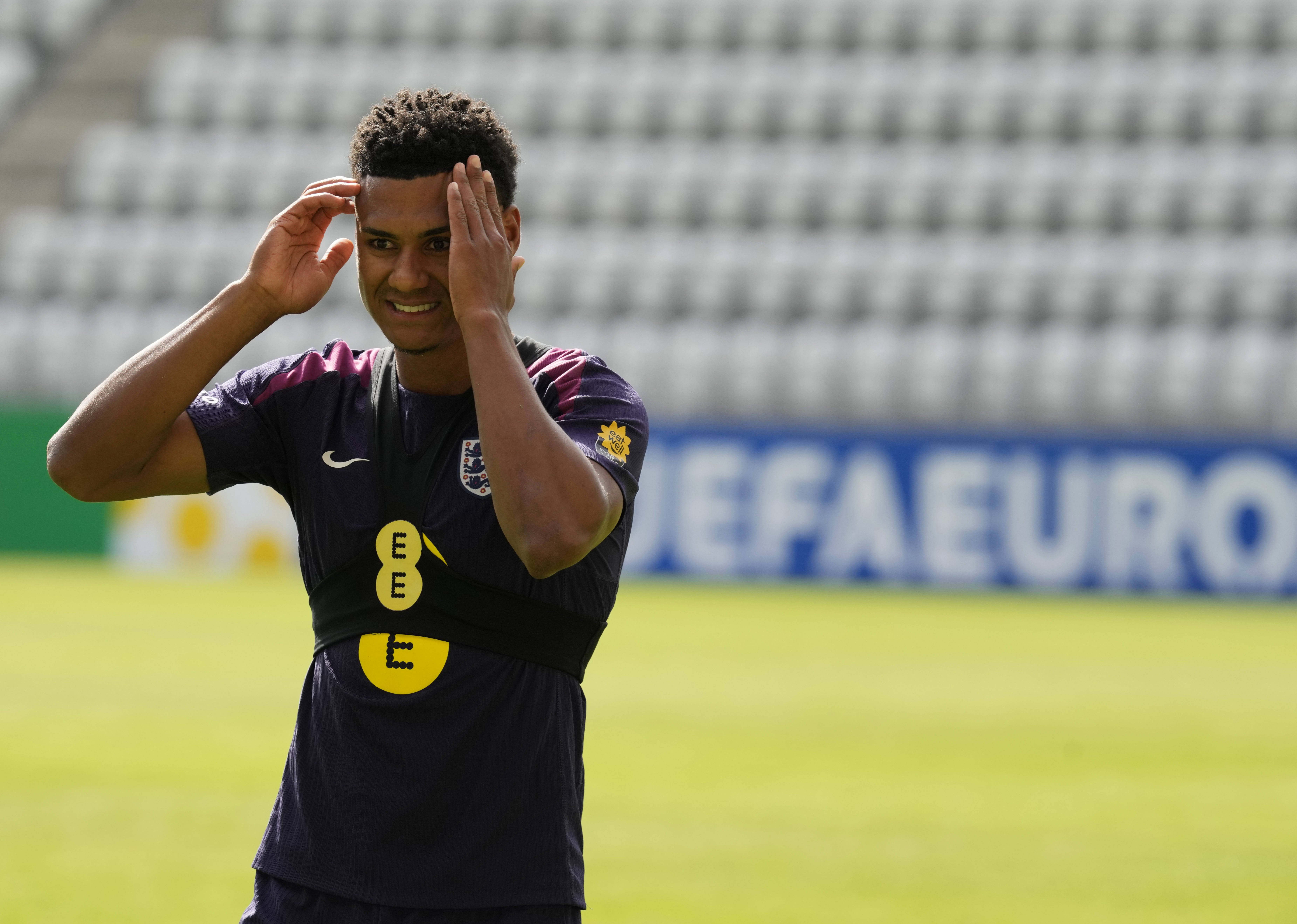 乐鱼体育app-英格兰中场表现出色,锁定瑞典胜局