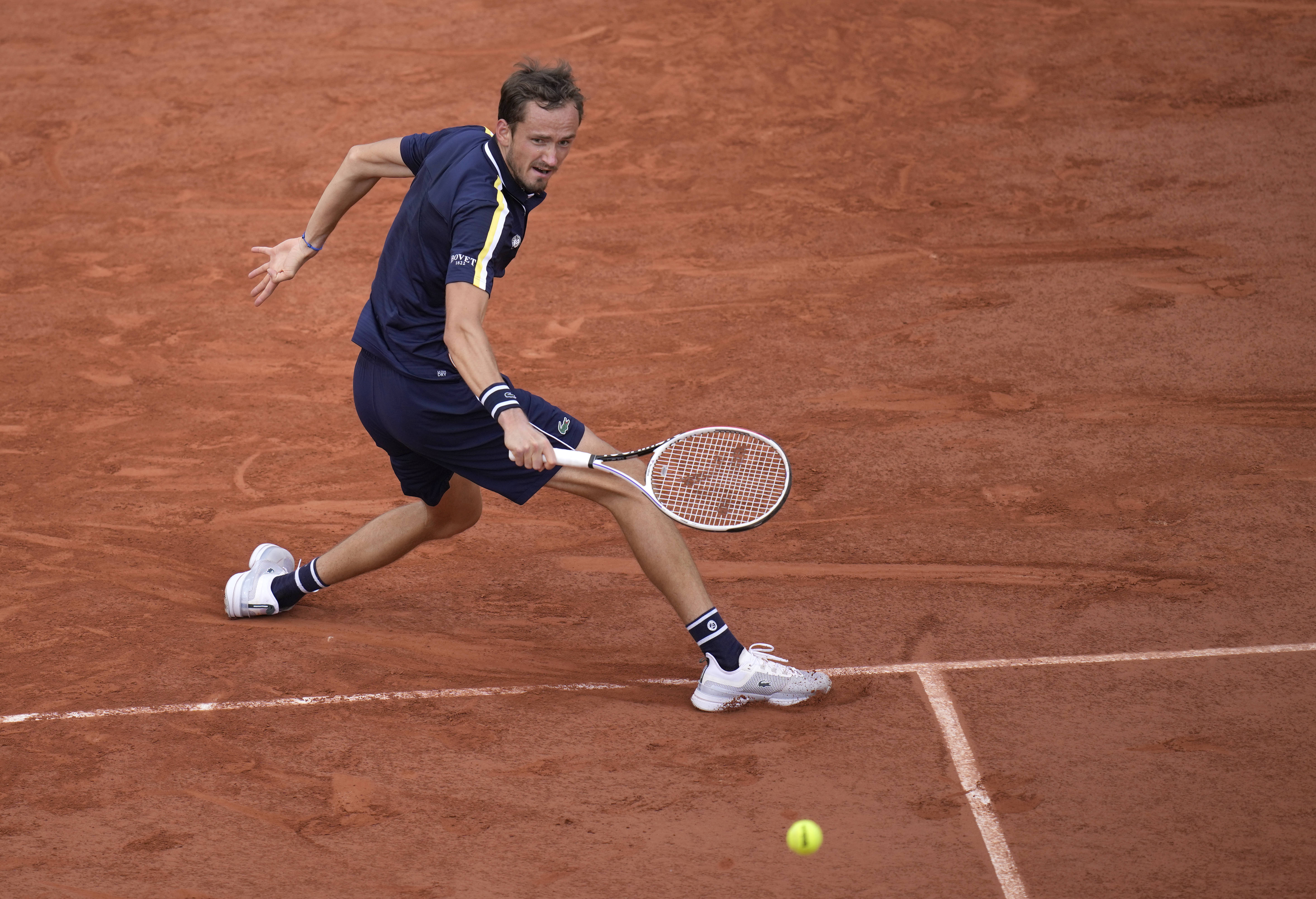 乐鱼app-法国网球队险胜西班牙网球队,梅德韦杰夫关键制胜的简单介绍